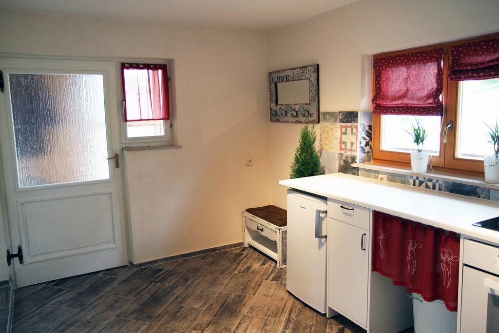 Apartma Obrh Šmarješke Toplice Zewnętrze zdjęcie