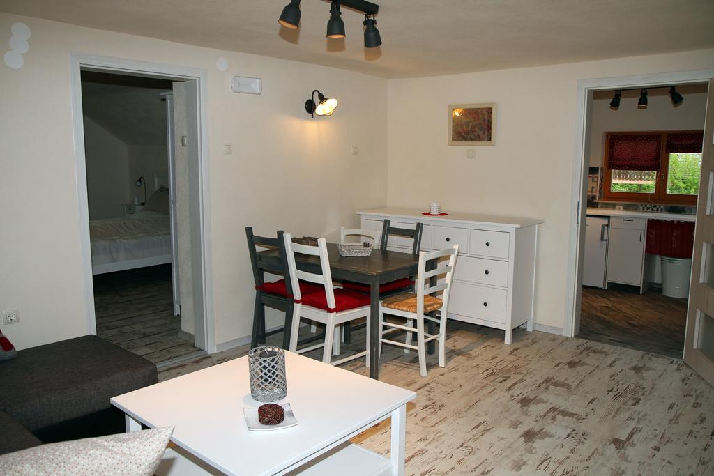 Apartma Obrh Šmarješke Toplice Zewnętrze zdjęcie