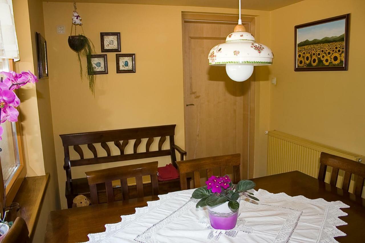 Apartma Obrh Šmarješke Toplice Zewnętrze zdjęcie